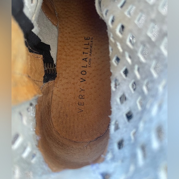 Very Volatile ‘Freebird’ Distressed Studded Leather Ankle Boots in Black/Gray, 6 - Picture 9 of 10